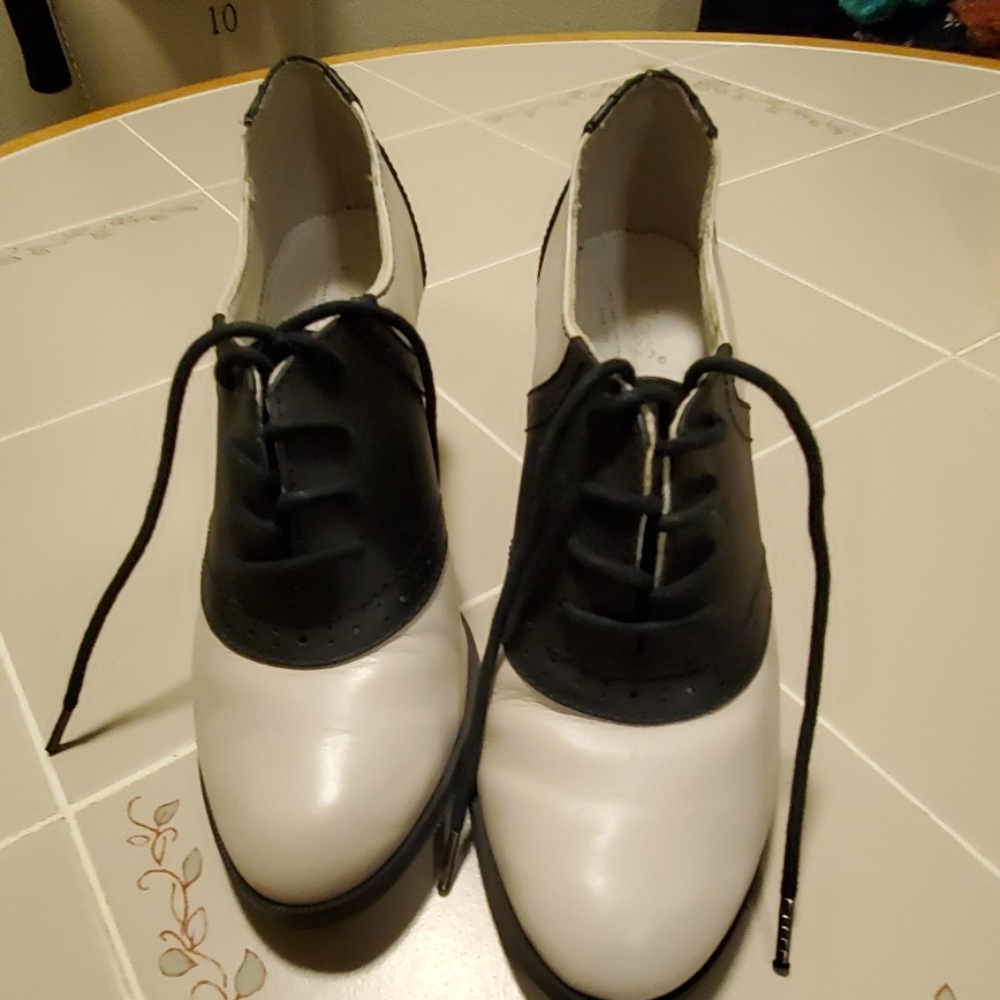Bass Vintage Black and White heels